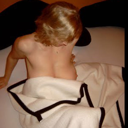 Sanne visar sina pattar