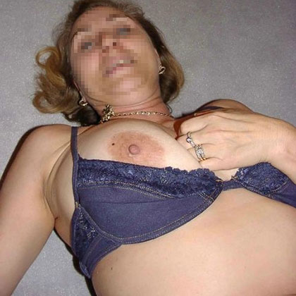 Elisa en mogen milf med vackra bröst